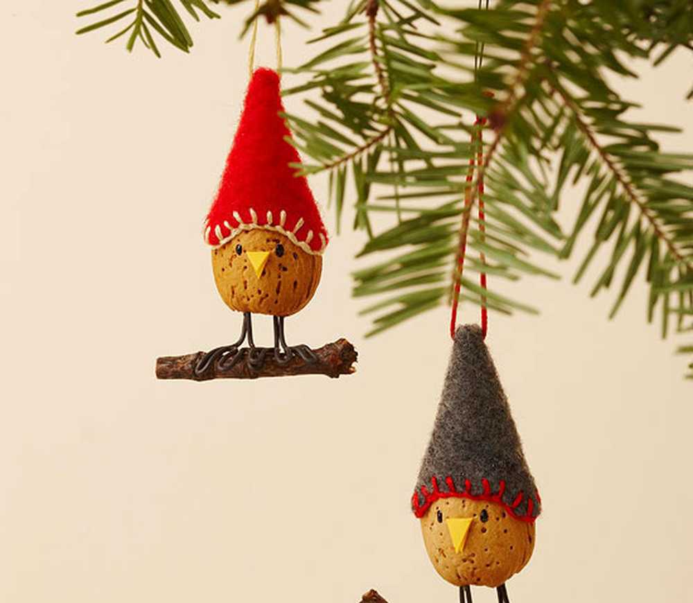 Птички на елке новогодней