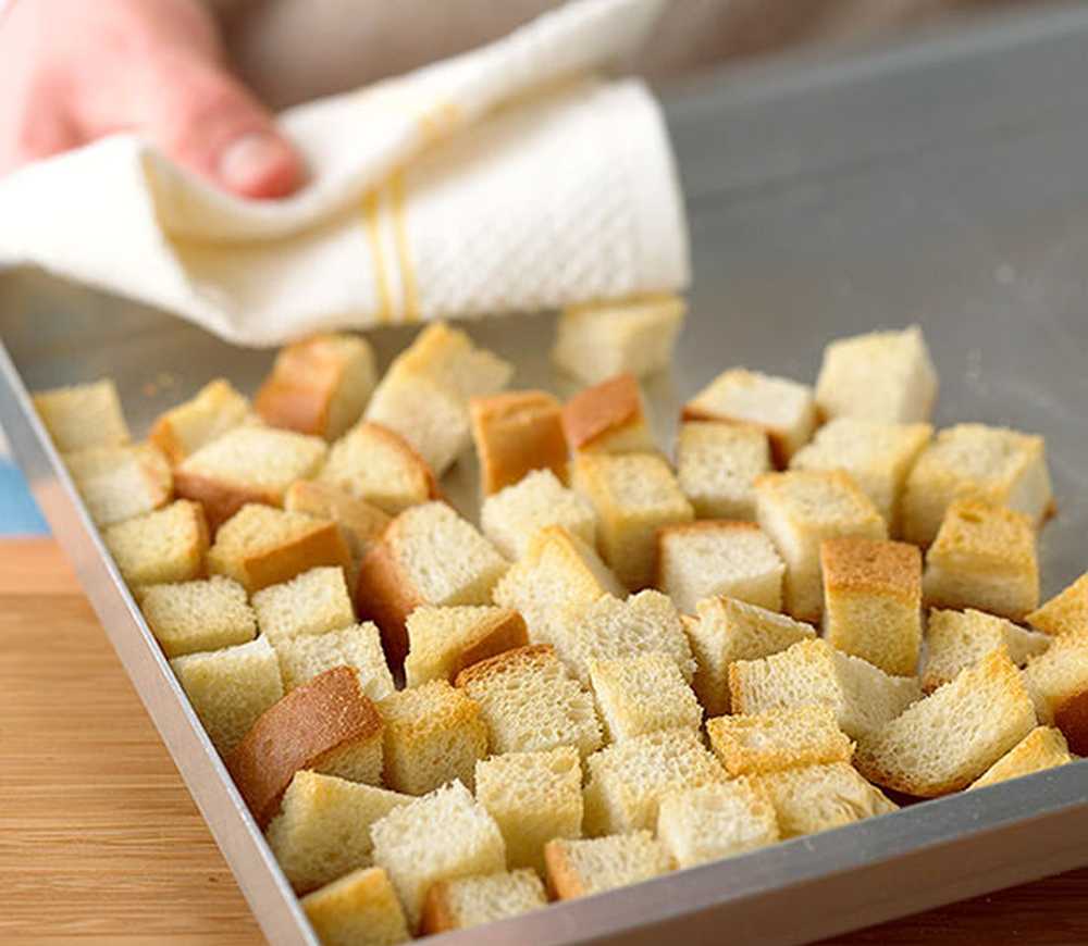 Настоящий рецепт. Хлебные кубики с начинкой. Фото еды. Dry Bread Crumbs. Cut into Cubes.