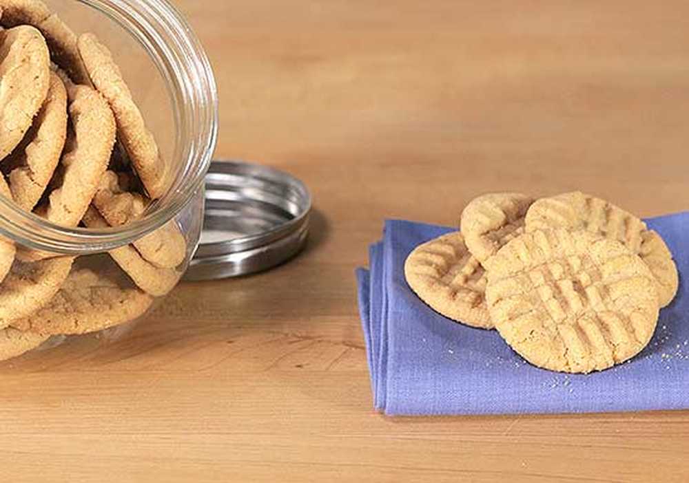 Что делают cookies. Печенье с арахисовым маслом. День печенья с арахисовым маслом. Печенье Кренди с арахисовой пастой. Matrix печенье с арахисовым маслом.